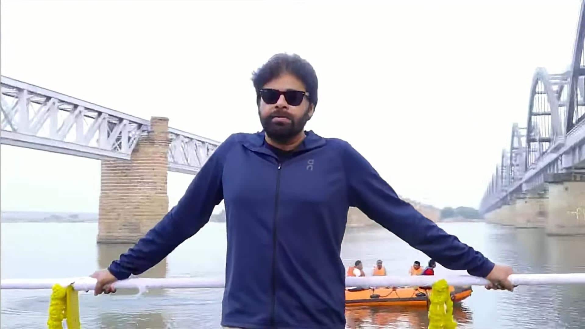 Pawan Kalyan: గోదావరి కాలుష్యంపై పూర్తిస్థాయి ఆడిట్కు పవన్ కళ్యాణ్ ఆదేశం.. బోటులో వెళ్లి పరిశీలించిన డిప్యూటీ సీఎం