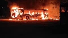 Sion Best Bus Fire News: सायनच्या बस डेपोत अग्नीतांडव; भीषण आगीत दोन बस जाळून खाक, कारण अद्याप अस्पष्ट