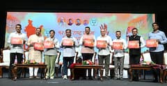 पंतप्रधान मोदींच्या नेतृत्वात भारताचं स्वरुप बदललं, केंद्राच्या 12 वर्षांच्या कारकिर्दीवर फडणवीस-चव्हाणांची स्तुतीसुमने