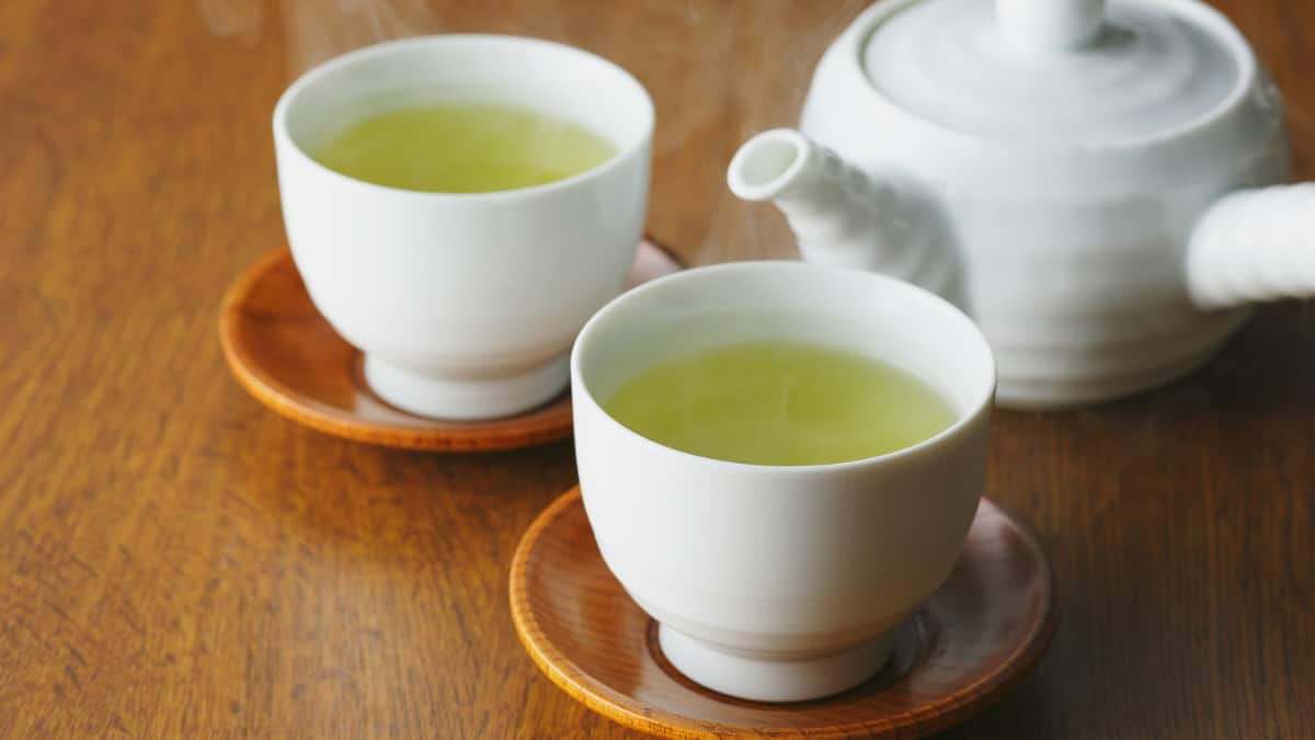 Struggling With High Uric Acid? Add These Healthy Drinks To Your Daily Routine