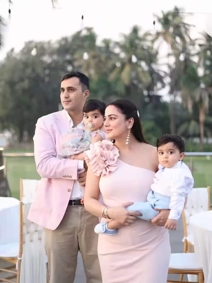 श्रद्धा आर्या आणि राहुल नागल यांचे 2021 साली लग्न झाले होते. 2024 साली श्रद्धाने जुळ्या मुलांना जन्म दिला. दोघांना सिया नावाची एक मुलगी आणि शौर्य नावाचा एक मुलगा आहे.
