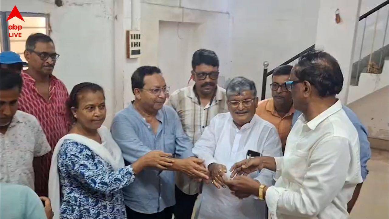 Hooghly News : চুঁচুড়ায় তৃণমূল ভবনে উড়ল লাল পতাকা !