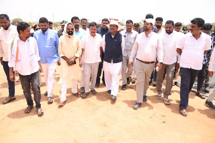 కొందరు ఉద్దేశపూర్వకంగా రైతులను ఆందోళన చేపట్టే దిశగా రెచ్చగొడుతున్నారని, పార్టీలకు అతీతంగా రైతుల సంక్షేమం కోసం కలిసి రావాలని తెలిపారు.