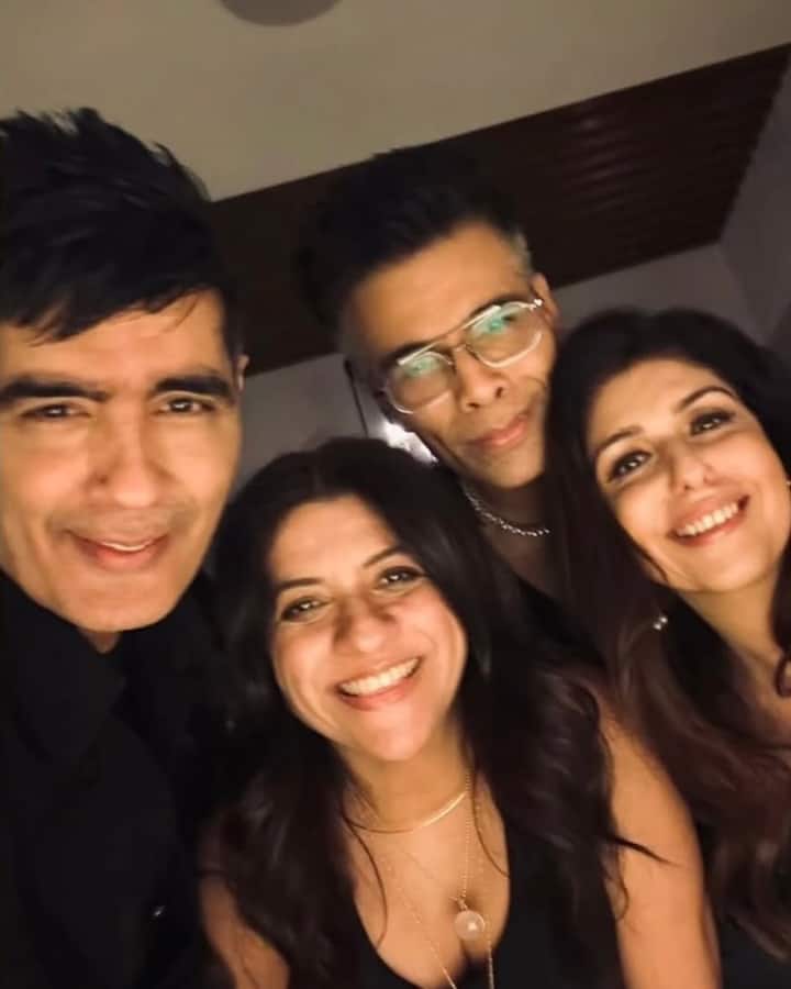 करण जौहर ने 25 मई को अपना 54वां बर्थडे सेलिब्रेट किया. इस खास मौके पर उनके करीबी दोस्त और मशहूर डिजाइनर मनीष मल्होत्रा ने डायरेक्टर के लिए एक शानदार पार्टी रखी.