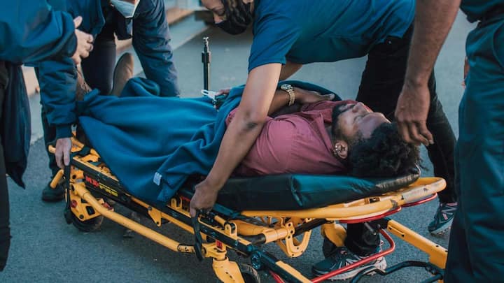आज भी भारत में बहुत कम लोग CPR की सही जानकारी रखते हैं.  इसी कारण कई बार लोगों की जान सिर्फ इसलिए चली जाती है क्योंकि समय पर सही मदद नहीं मिल पाती.  अगर ज्यादा लोग इस तकनीक को सीख लें, तो हजारों जिंदगियाँ हर साल बचाई जा सकती हैं.