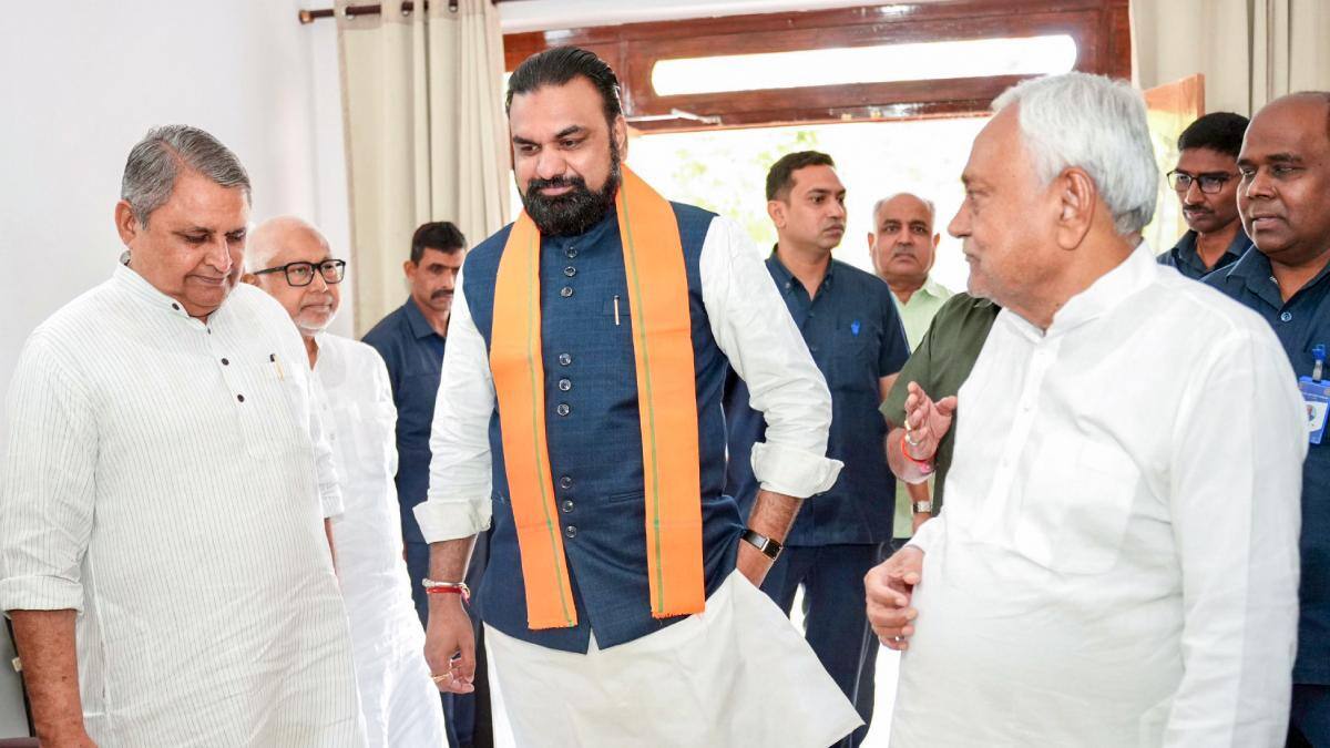 सरकार से दूर लेकिन हाथ में कंट्रोल! नीतीश कुमार ने विजय चौधरी से कहा- 'शाम में…'