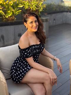 Pragya Jaiswal PHOTO: બ્લેક શોર્ટ ડ્રેસમાં પ્રજ્ઞા જયસ્વાલે આપ્યા હોટ પોઝ, તસવીરો થઈ વાયરલ