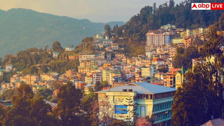 उत्तराखंड का मसूरी भी भारी बारिश में जोखिम भरा हो जाता है. वहीं मध्य प्रदेश का पचमढ़ी हरियाली, झरनों और शांत मौसम के कारण बेहतर विकल्प माना जा रहा है.