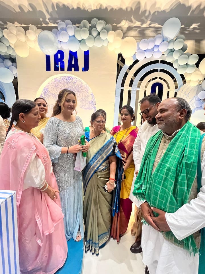 उत्तर प्रदेश के सपा के नेता जितेंद्र यादव के गाजियाबाद स्थित फार्म हाउस पर पूरा लालू परिवार पहुंचा था. चाहे तेज प्रताप यादव की बात कर लें या फिर मीसा भारती और अन्य बहनों की, कई लोग पहुंचे थे.