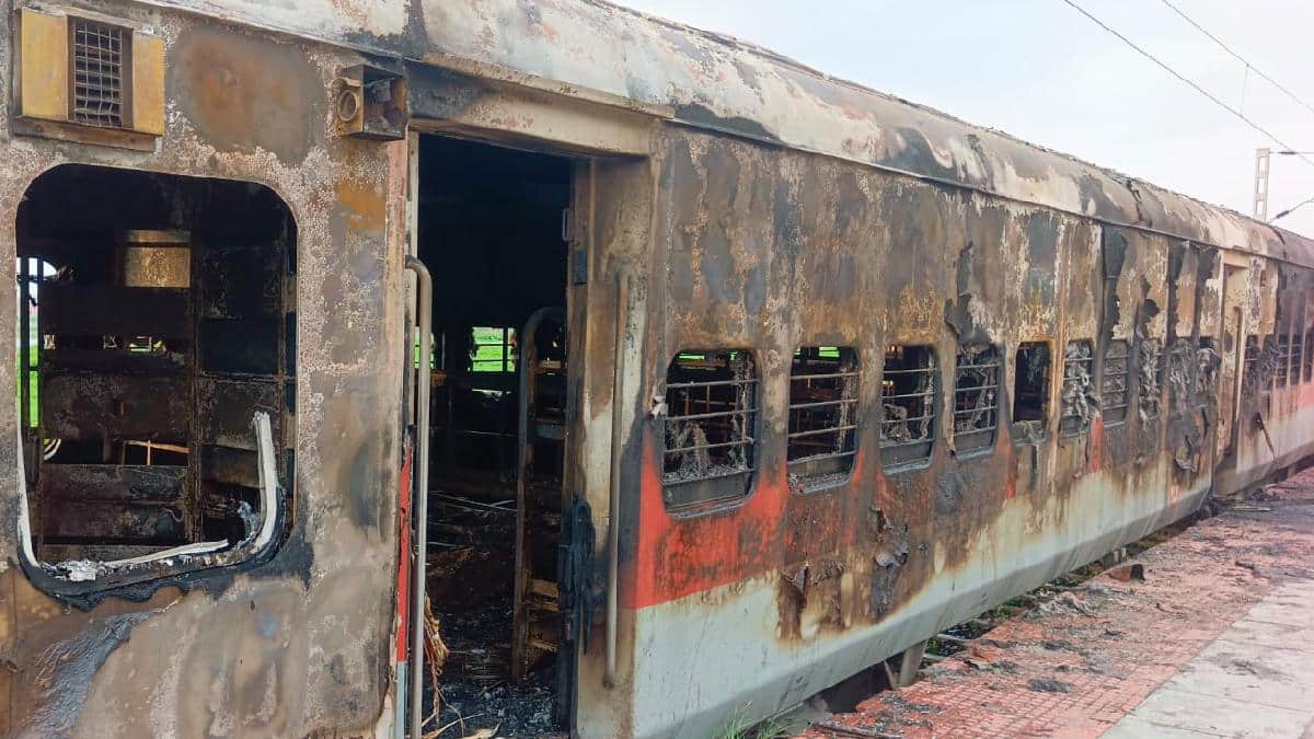 Madhubani News: बिहार के मधुबनी में उधना एक्सप्रेस में लगी आग, धू-धूकर जली बोगी, मची अफरातफरी