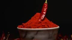 Chili Powder Purity Test: लाल मिर्च डालने के बाद भी सब्जी में नहीं आ रहा तीखापन, कहीं नकली पाउडर तो नहीं?