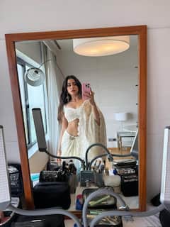 Janhvi Kapoor Pics: 'लड़की ब्यूटिफुल कर गई चुल' जाह्नवी कपूर का ये नया साड़ी लुक देख फैंस हुए क्लीन बोल्ड