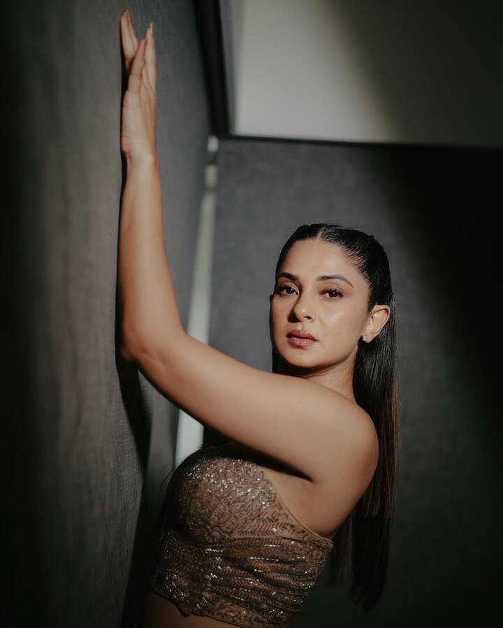 After this, Jennifer worked in many films, which include 'Raja Ki Aayegi Baraat' (1997), 'Raja Ko Rani Se Pyar Ho Gaya' (2000), 'Kuch Na Kaho' (2003) and 'Life Reboot Nahi Hoti' (2013). Jennifer's last film was 'Phir Se...' released in 2018.