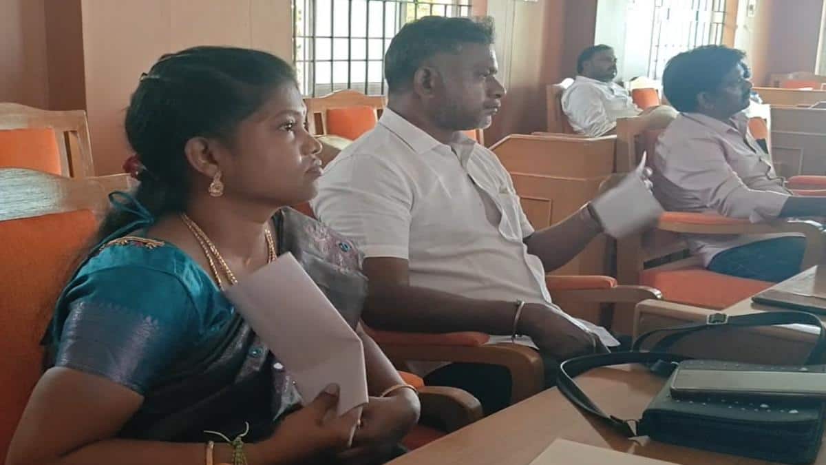 அதிகாரிகளுக்கே 'ஷாக்' கொடுத்த மின்வாரியம்! - நகர்மன்றக் கூட்டத்தைப் பாதியிலேயே முடக்கிய மின் தடை