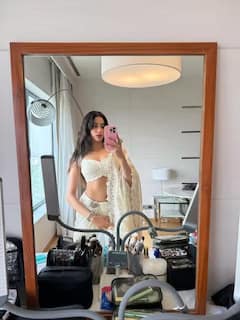 Janhvi Kapoor: परी म्हणू की सुंदरा.. सफेद साडीत जान्हवी कपूर दिसते जणू अप्सरा; चाहत्यांच्या नजरा खिळल्या... PHOTOS