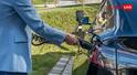 EV Battery Summer Care Tips : गर्मियों में इस वजह से जल्दी डाउन हो जाती है EV की बैटरी, लंबा चलाना है तो ध्यान रखें ये बात