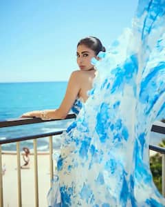 Mouni Photos: બ્લૂ શેડેડ લૉન્ગ ગાઉનમાં મૌની રૉયે બતાવ્યો ગ્લેમરસ અંદાજ, તસવીરો પર ફેન્સ ફિદા