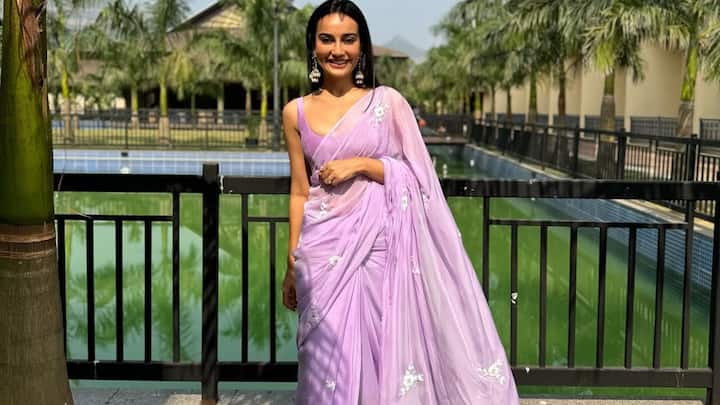 She  keeps it soft, graceful, and dreamy in this lavender saree adorned with delicate floral embroidery. Styled with silver jhumkas, sleek hair, and minimal makeup, the entire ensemble perfectly reflects breezy daytime elegance with a touch of timeless ethnic beauty.