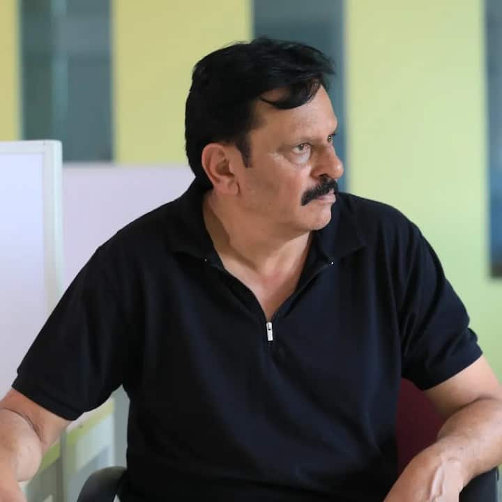 కన్నడలో పలు సీరియల్స్ లో నటించిన శ్రీకాంత్ కి తెలుగులో గుండెనిండా గుడిగంటలు మంచి పేరు సంపాదించిపెట్టింది