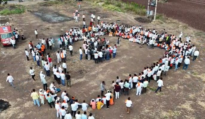 आता मनोज जरांगे हे आजपासून उपोषणाला बसले आहेत. तर सरकारचे शिष्टमंडळ आज पुन्हा एकदा अंतरवाली सराटीमध्ये दाखल होणार आहे. या चर्चेत नेमका काय तोडगा निघणार? हे पाहणे महत्त्वाचे ठरणार आहे.