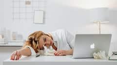 Power Nap Benefits: दोपहर में कितनी देर के लिए लेनी चाहिए पावर नैप? रीसेट हो जाएगा पूरा दिन
