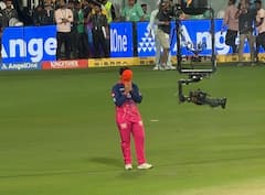 Vaibhav Sooryavanshi RR vs GT IPL 2026: पराभव होताच चेहरा उतरला, डोळ्यात अश्रू; जडेजाला मनातलं बोलत बसला, वैभव सूर्यवंशीला पाहून सगळे भावूक, PHOTO