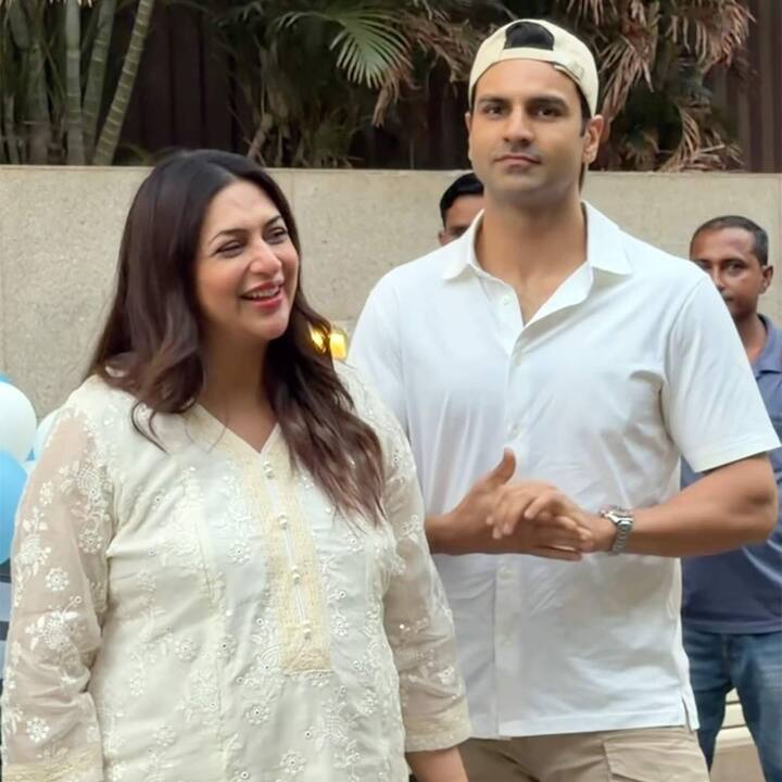 घरी जाण्यापूर्वी दिव्यांका आणि तिचा पती विवेकने पापाराझींसोबत चर्चा केली. कॅमेऱ्यांसमोर दोघांनीही पोज दिल्या. यावेळी त्यांच्यासोबत त्यांची जुळी मुलंही होती.