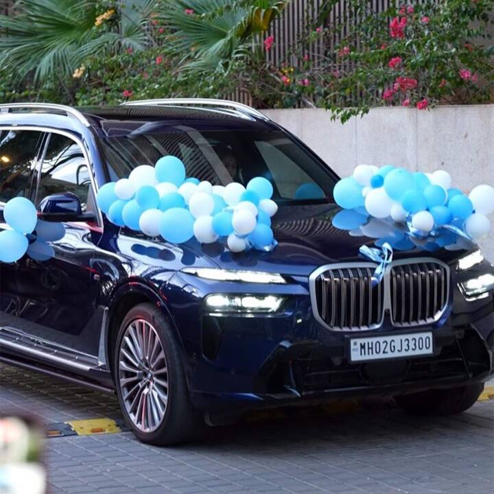 अभिनेत्रीच्या चेहऱ्यावर आनंद झळकत होता.  तिच्या चेहऱ्यावर ग्लो होता. दिव्यांका रिकाम्या हाताने रुग्णालयात गेली होती. पण 2 मुलांना घेऊन परतली. दिव्यांका आणि विवेक आपल्या मुलांसोबत नवी कोरी BMW कारमधून आले.
