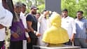 Manchu Manoj At Dasari Ghat: దాసరి సమాధిని శుభ్రం చేసిన మంచు మనోజ్... క్లీనింగ్ ఫోటోలు
