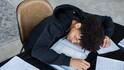 Power Nap Benefits: दोपहर में कितनी देर के लिए लेनी चाहिए पावर नैप? रीसेट हो जाएगा पूरा दिन
