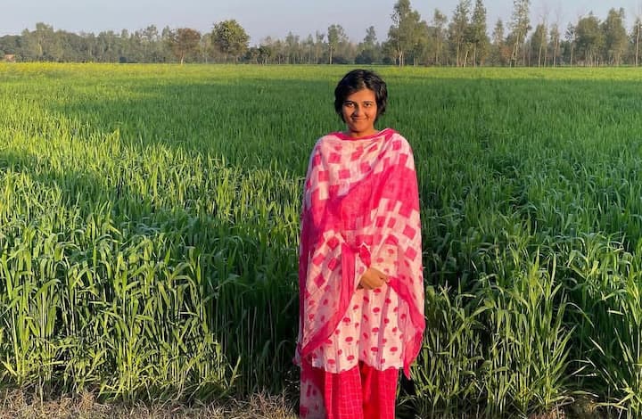 आर्थिक परेशानियों के बावजूद उन्होंने अपनी पढ़ाई नहीं छोड़ी.कई बार बिजली और अन्य सुविधाओं की कमी के बीच उन्हें मोमबत्ती की रोशनी में पढ़ाई करनी पड़ी.कठिन परिस्थितियों ने उन्हें कमजोर करने के बजाय और अधिक मजबूत बनाया.उनका मानना था कि शिक्षा ही वह माध्यम है, जो उनकी जिंदगी बदल सकती है.