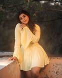 Yamini Bhaskar : యామిని భాస్కర్ గ్లామరస్ లుక్ - పొట్టి డ్రెస్‌లో హీట్ పెంచేసిన టాలీవుడ్ బ్యూటీ