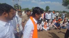 Manoj Jarange Patil: डोक्यावर भगवा गमछा गुंडाळला, खाली बाज टाकली, 40 डिग्रीच्या उन्हात मनोज जरांगेचं उपोषण सुरु; अंतरवालीमधील पहिले PHOTO