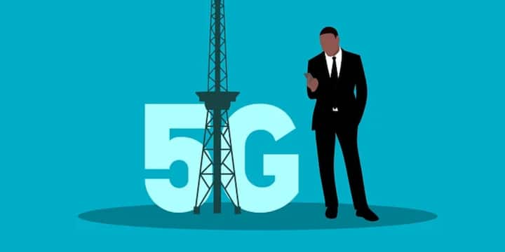 5G तकनीक तेज इंटरनेट स्पीड और बेहतर कनेक्टिविटी प्रदान करती है लेकिन इसके लिए फोन को अधिक संसाधनों का उपयोग करना पड़ता है. तेज डेटा ट्रांसफर और लगातार नेटवर्क से जुड़े रहने के प्रोसेस के कारण बैटरी पर अतिरिक्त दबाव पड़ता है. यही वजह है कि कई मामलों में 5G पर बैटरी की खपत 4G के मुकाबले ज्यादा दिखाई देती है.