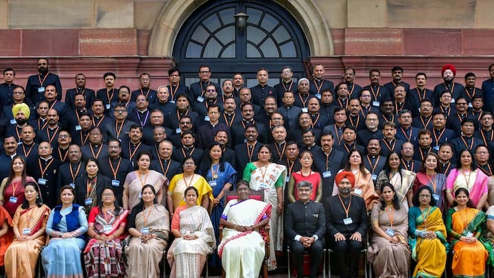 इस स्टाइपेंड से मेस, आवास, बिजली-पानी, वर्दी और दूसरी सुविधाओं से जुड़े खर्च काटे जाते हैं. इन कटौतियों के बाद आमतौर पर एक ट्रेनी अधिकारी के हाथ में करीब 35 से 40 हजार रुपये की राशि बचती है.