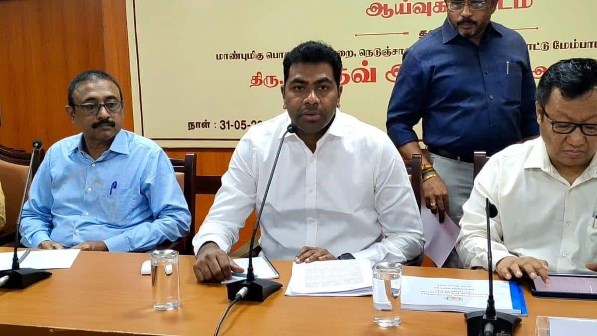கோவை வளர்ச்சிக்கு ‘கிரீன் சிக்னல்’... அதிகாரிகளுடன் ஆலோசனையில் அமைச்சர் ஆதவ் அர்ஜுனா...