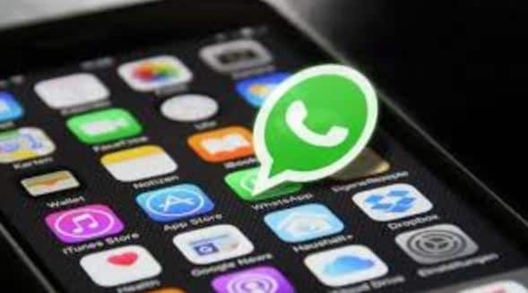 WhatsApp New Feature :  Meta ਦੇ ਮੈਸੇਜਿੰਗ ਪਲੇਟਫਾਰਮ WhatsApp ਦੇ ਯੂਜ਼ਰਾਂ ਲਈ ਖੁਸ਼ਖਬਰੀ ਹੈ। ਜਾਣਕਾਰੀ ਮੁਤਾਬਕ ਕੰਪਨੀ ਇੱਕ ਨਵੇਂ ਫੀਚਰ ‘ਤੇ ਕੰਮ ਕਰ ਰਹੀ ਹੈ, ਜਿਸ ਨਾਲ ਯੂਜ਼ਰ ਮੈਸੇਜ ਭੇਜਣ ਤੋਂ ਪਹਿਲਾਂ ਹੀ ਸੈਂਸੇਟਿਵ ਕੰਟੈਂਟ ਨੂੰ ਹਾਈਡ ਕਰ ਸਕਣਗੇ। ਇਸ ਸਮੇਂ ਇਹ ਫੀਚਰ ਡਿਵੈਲਪਮੈਂਟ ਸਟੇਜ ‘ਚ ਹੈ ਅਤੇ ਆਉਣ ਵਾਲੇ ਕੁਝ ਹਫ਼ਤਿਆਂ ਵਿੱਚ ਇਸਦੀ ਬੀਟਾ ਟੈਸਟਿੰਗ ਸ਼ੁਰੂ ਹੋ ਸਕਦੀ ਹੈ।