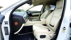 How Airbags Work: कार में 6 Airbags हैं, लेकिन क्या सभी एक साथ खुलते हैं? जानें कौन सा Airbag कब आता है काम?