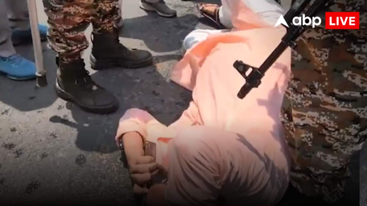 अभिषेक बनर्जी के बाद ममता बनर्जी के एक और करीबी पर भीड़ ने किया अटैक, सामने आया हमले का वीडियो