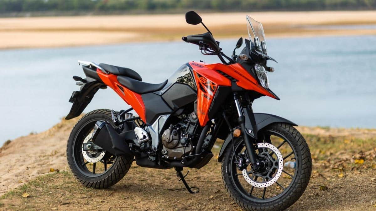 2.40 லட்சம் கொடுத்து வாங்க Suzuki V-Strom SX பைக்கில் என்ன இருக்கு! விஷயம் இருக்குது!