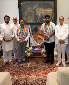 Vikram Kakade NCP Pune Vidhan Parishad Election 2026: पार्थ पवारांच्या शब्दानंतर उमेदवारी, पण अर्ज भरताना विक्रम काकडे गोंधळले, चिडले, सतत फोन करत बसले; पुण्यात अर्ज भरताना ड्रामा, नेमकं काय काय घडलं?