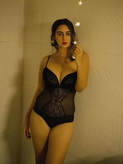 Megha Shukla Photo: મેઘા શુક્લાએ બ્લેક મોનોકિનીમાં આપ્યા બોલ્ડ પોઝ, તસવીરો થઈ વાયરલ