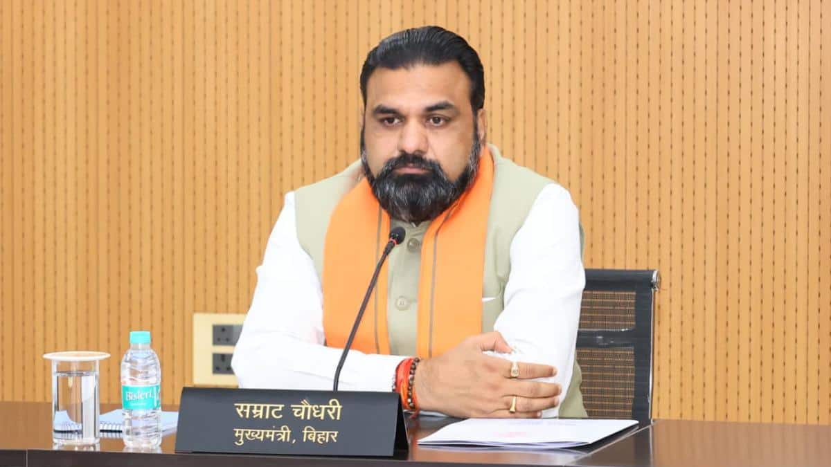बिहार में बंगले की सियासत: RJD ने पूछे 22 सवाल, जवाब दे पाएंगे CM सम्राट चौधरी?