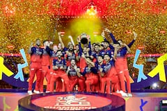 RCB Celebration IPL 2026: कोचला बर्फाची आंघोळ घातली...IPL चं जेतेपद पटकवल्यानंतर आरसीबीचं जंगी सेलिब्रेशन, पाहा 15 फोटो