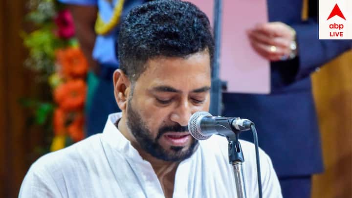 ২০২১ সালের পর ২০২৬ বিধানসভা নির্বাচনেও বিপুল ভোটে শিলিগুড়ি কেন্দ্র থেকে জিতেছেন বিজেপি প্রার্থী শঙ্কর ঘোষ। প্রত্যাশামতই তিনি পূর্ণমন্ত্রী হিসেবে শপথ নিয়েছেন সোমবার।