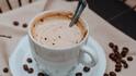 Coffee and Dehydration Myths: क्या कॉफी पीने से शरीर में पानी की कमी हो जाती है? रिसर्च में सामने आया बड़ा सच