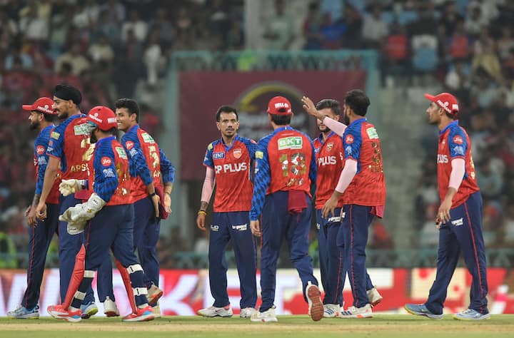 টুর্নামেন্টের শুরুটা দুরন্তভাবে করেও, নাগাড়ে ছয় পরাজয়ে প্লে-অফে পৌঁছতে পারেনি পঞ্জাব কিংস। তবে ক্রিকেটীয় ভাবমূর্তি বজায় রেখে সবথেকে ভালভাবে খেলার জন্য ফেয়ার প্লে পুরস্কারটি শ্রেয়স আইয়ারের দলই পেয়েছে।