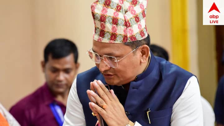 কালচিনির বিজেপি প্রার্থী বিরাজ বিশ্বাসও শপথগ্রহণ করেছেন সোমবার।