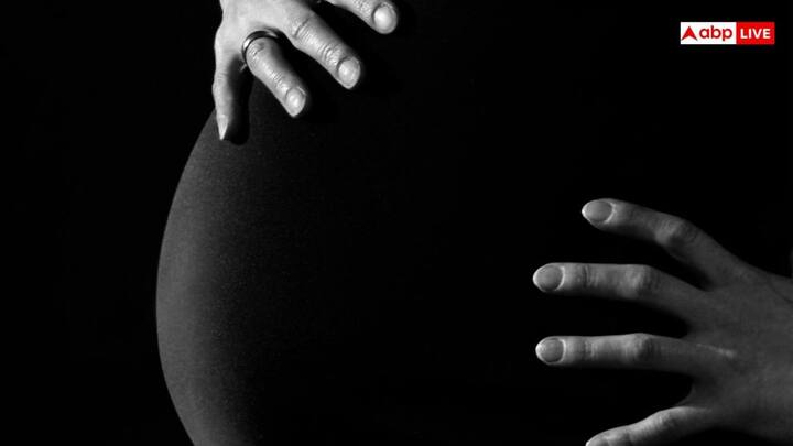 जब मां सांस लेती है तो ऑक्सीजन फेफड़ों के जरिए उसके रक्त प्रवाह में प्रवेश करती है. प्लेसेंटा के अंदर ऑक्सीजन स्वाभाविक रूप से मां के रक्त से बच्चों के रक्त में चली जाती है. दिलचस्प बात यह है कि मां और बच्चे का खून कभी भी सीधे आपस में नहीं मिलता है.