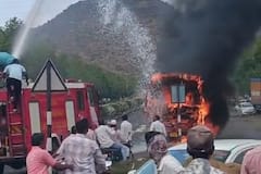 Nashik Bus Fire: मुंबई-आग्रा महामार्गावर बर्निंग बसचा थरार, 54 प्रवासी बालंबाल बचावले; PHOTO